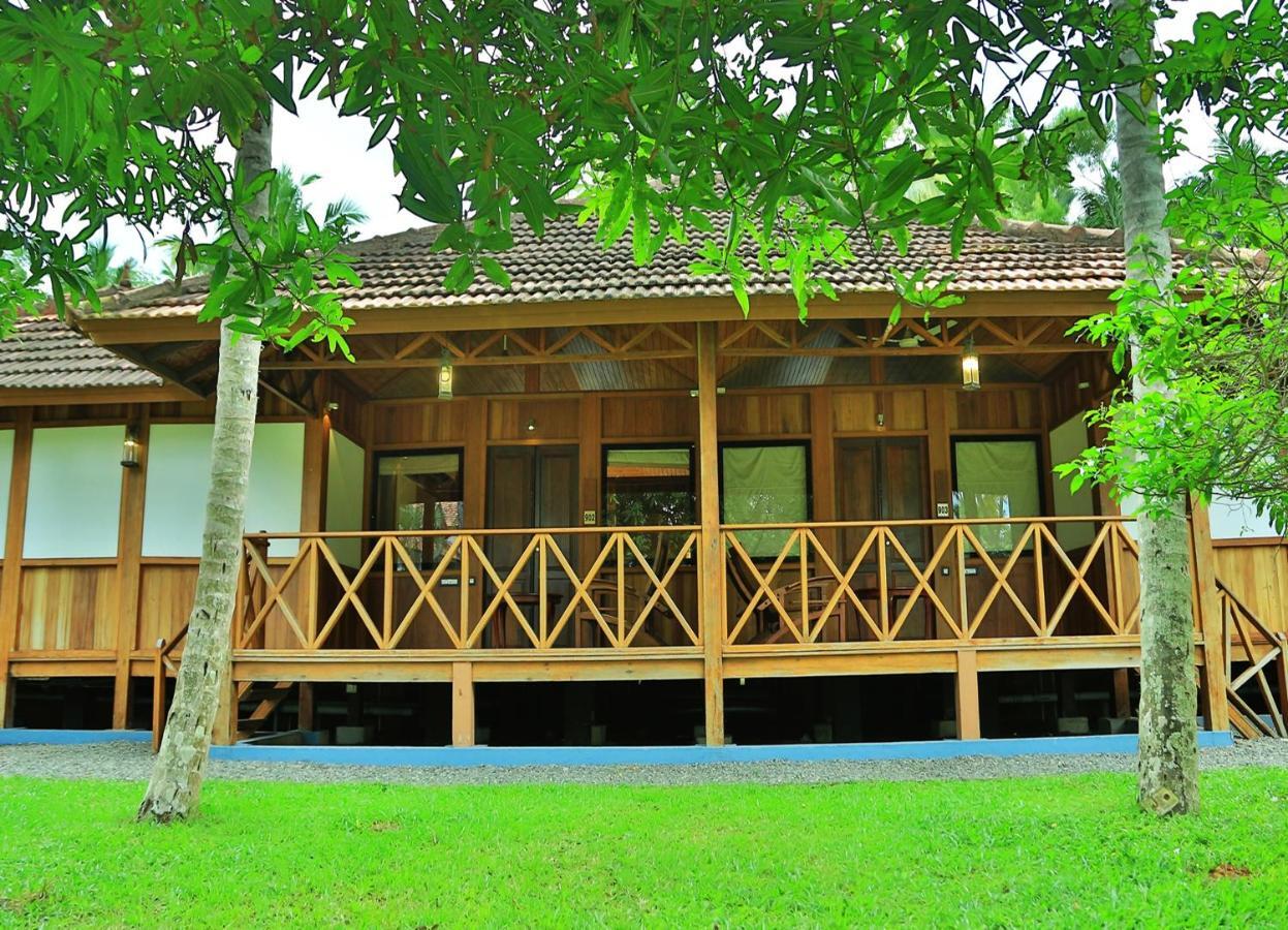 Estuary Sarovar Premiere Poovar Island Екстер'єр фото